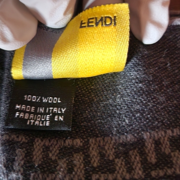 Fendi Zucchino Unisex 100% Wool Scarf Made in Italy Excellant Condition L62xW14 - Picture 4 of 4
